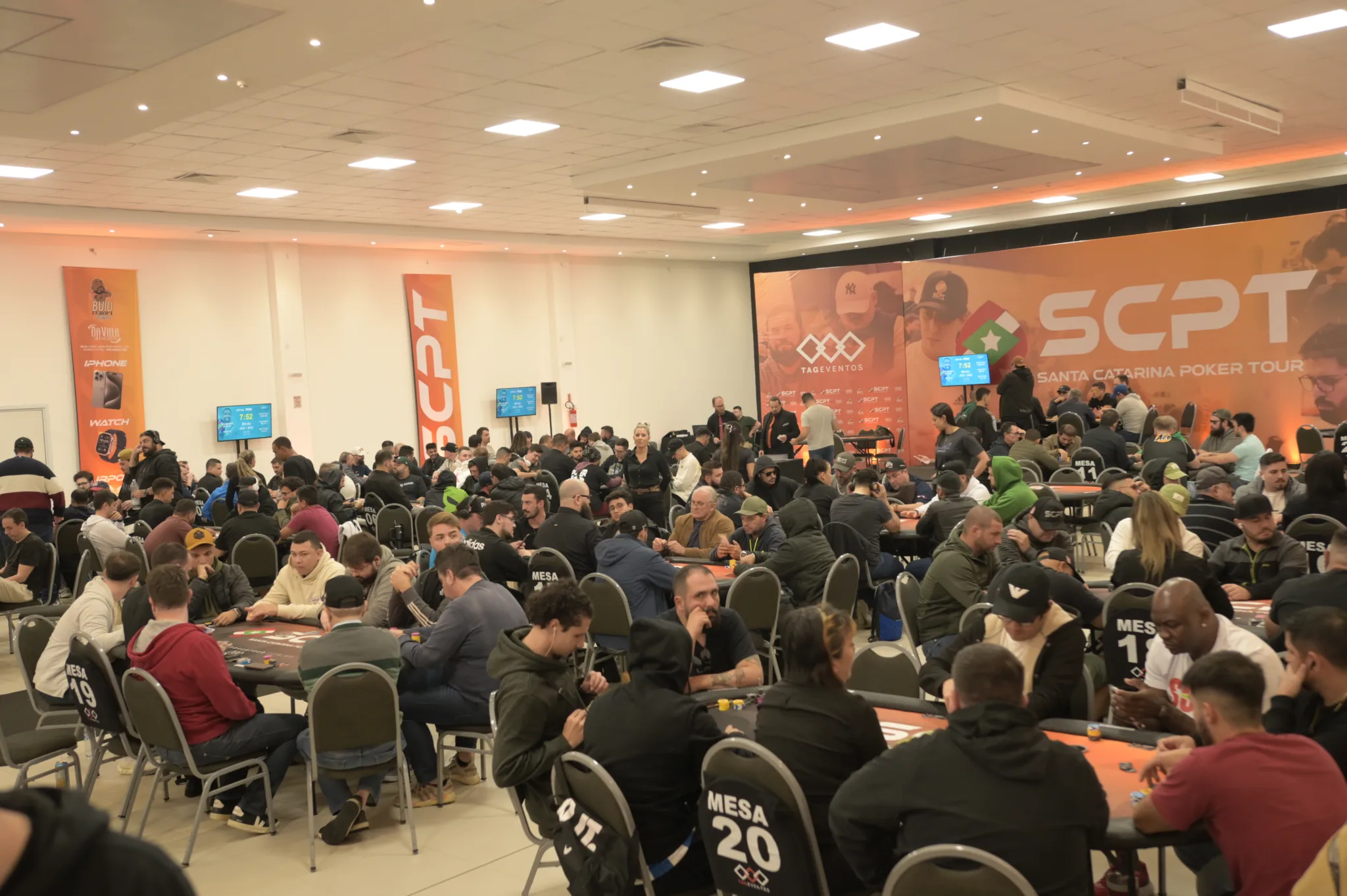 High Roller supera garantido rapidamente e craques do poker nacional estão na briga pelo título; confira a galeria