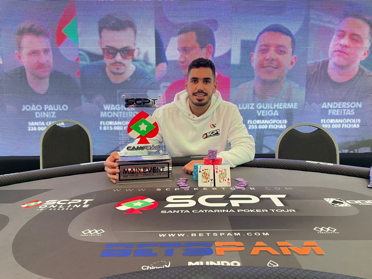 De ponta a ponta, Carlos Guilherme consagra-se campeão do Santa Catarina Poker Tour Main Event